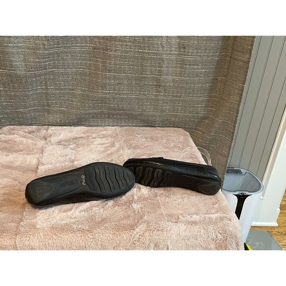 ⭐️⭐️ Women's size 7.5 Ralph Lauren Loafers with silvertone buckle.  Super cute a - Picture 3 of 3